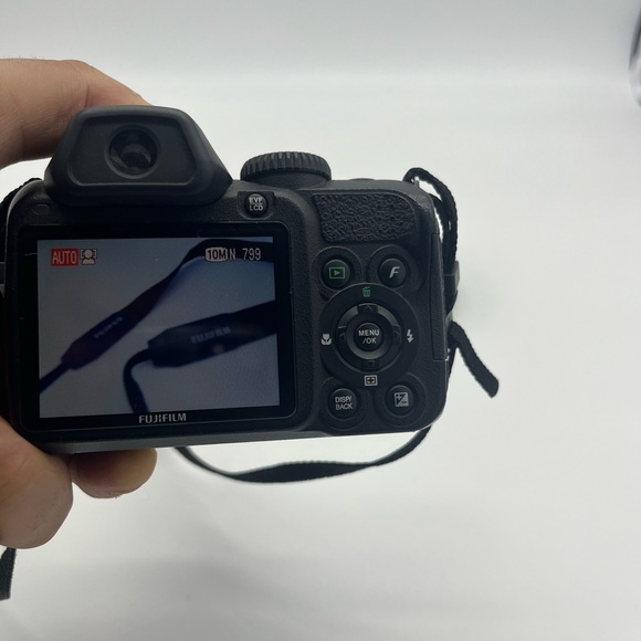 Fujifilm FinePix S2000HD 10 MP Wide Angle Digital Camera - Picture 6 of 11